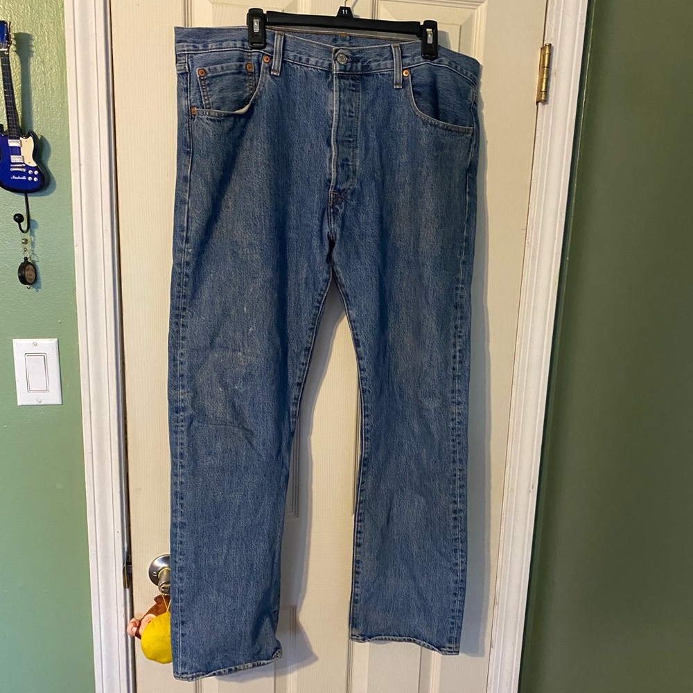Levi’s 501 buttonfly Blue Denim Jeans size 38 x 32 100% cotton front legs stains